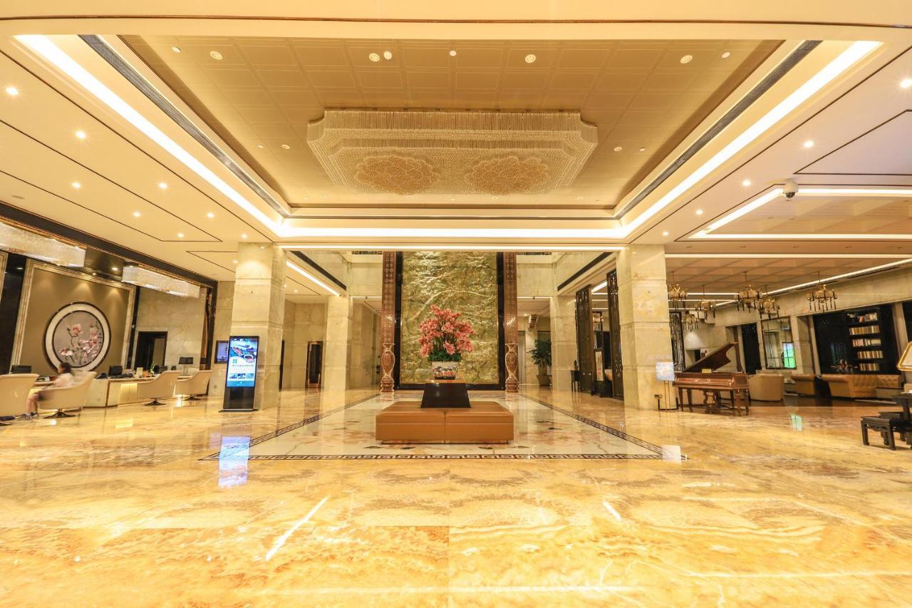 Royal Garden Hotel Shanghai-Free Shuttle To And From Disney & Pvg & Close Metro Line2 Easy To Sha New Expo Xangai Exterior foto