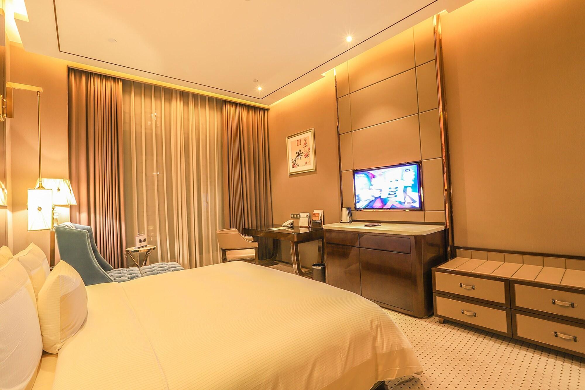 Royal Garden Hotel Shanghai-Free Shuttle To And From Disney & Pvg & Close Metro Line2 Easy To Sha New Expo Xangai Exterior foto