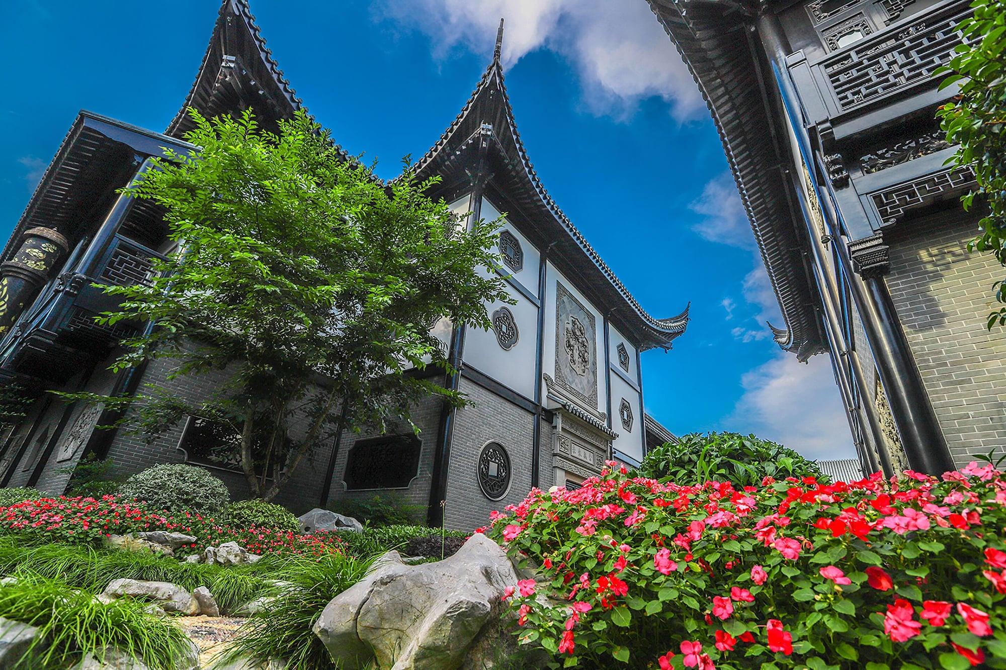 Royal Garden Hotel Shanghai-Free Shuttle To And From Disney & Pvg & Close Metro Line2 Easy To Sha New Expo Xangai Exterior foto
