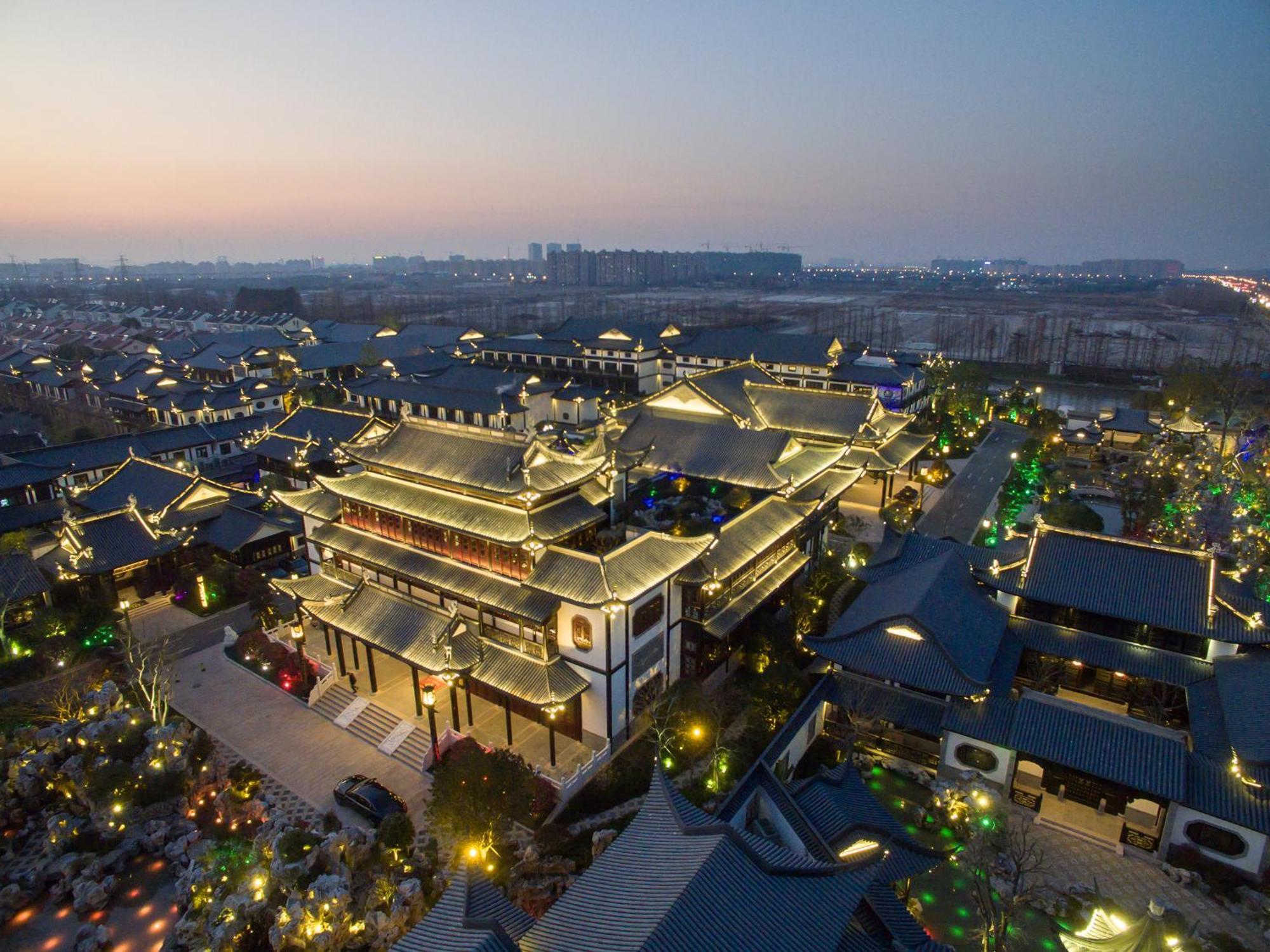 Royal Garden Hotel Shanghai-Free Shuttle To And From Disney & Pvg & Close Metro Line2 Easy To Sha New Expo Xangai Exterior foto