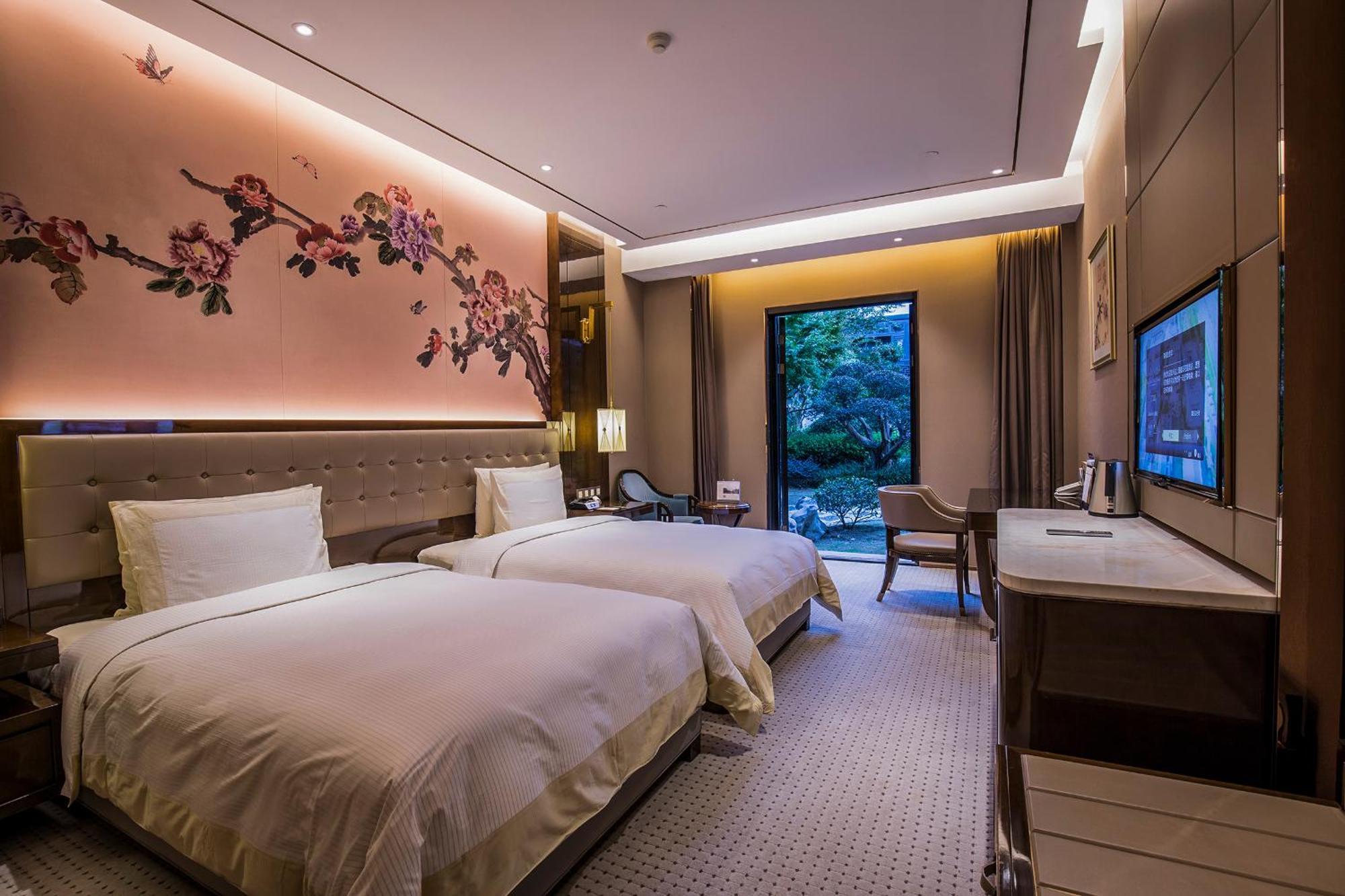 Royal Garden Hotel Shanghai-Free Shuttle To And From Disney & Pvg & Close Metro Line2 Easy To Sha New Expo Xangai Exterior foto