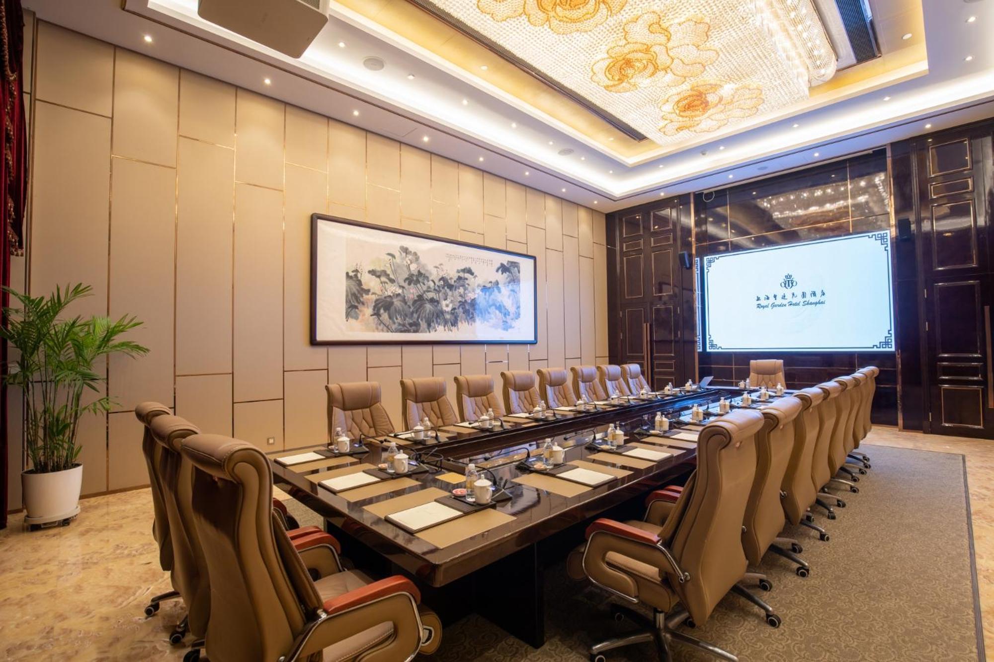 Royal Garden Hotel Shanghai-Free Shuttle To And From Disney & Pvg & Close Metro Line2 Easy To Sha New Expo Xangai Exterior foto