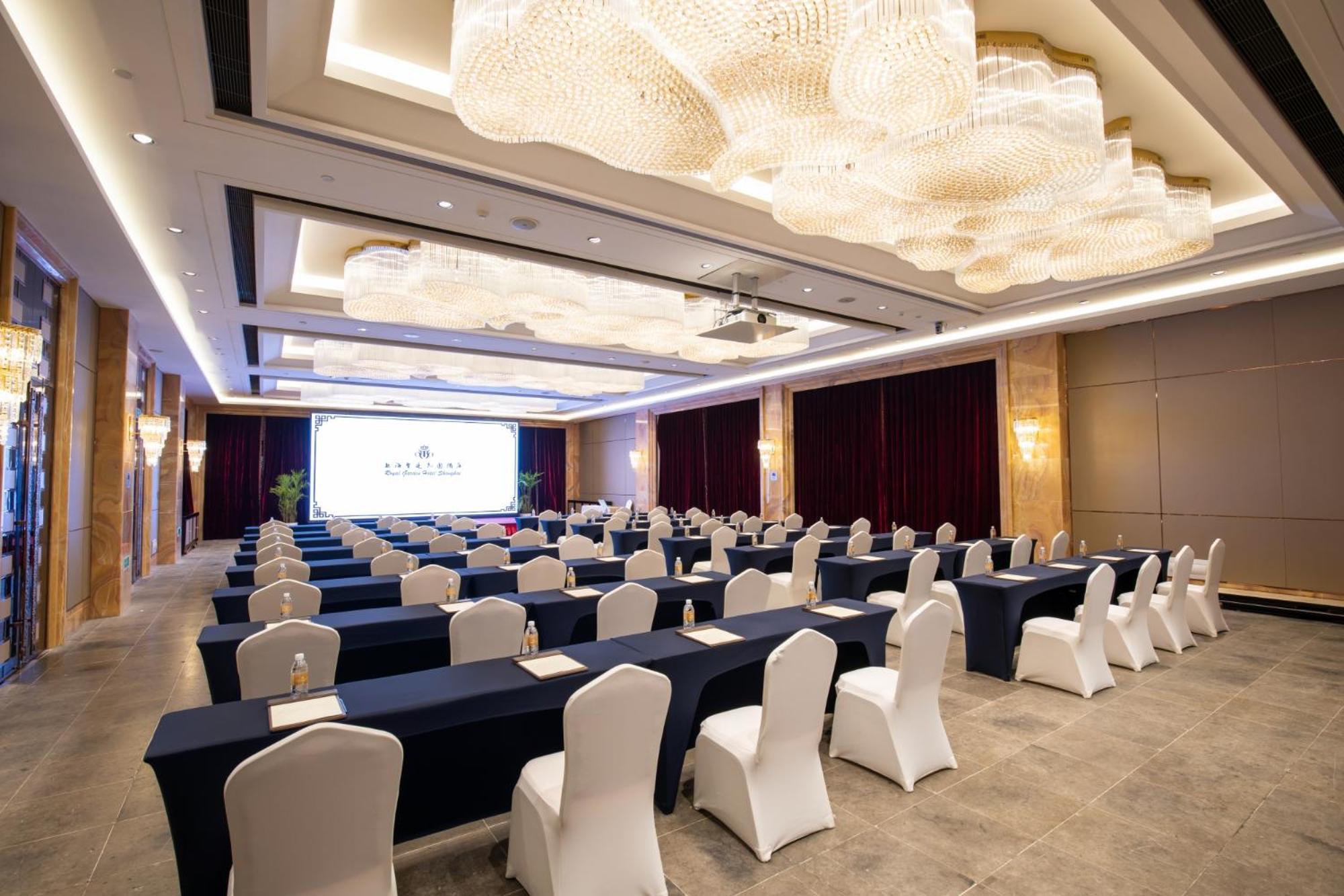 Royal Garden Hotel Shanghai-Free Shuttle To And From Disney & Pvg & Close Metro Line2 Easy To Sha New Expo Xangai Exterior foto