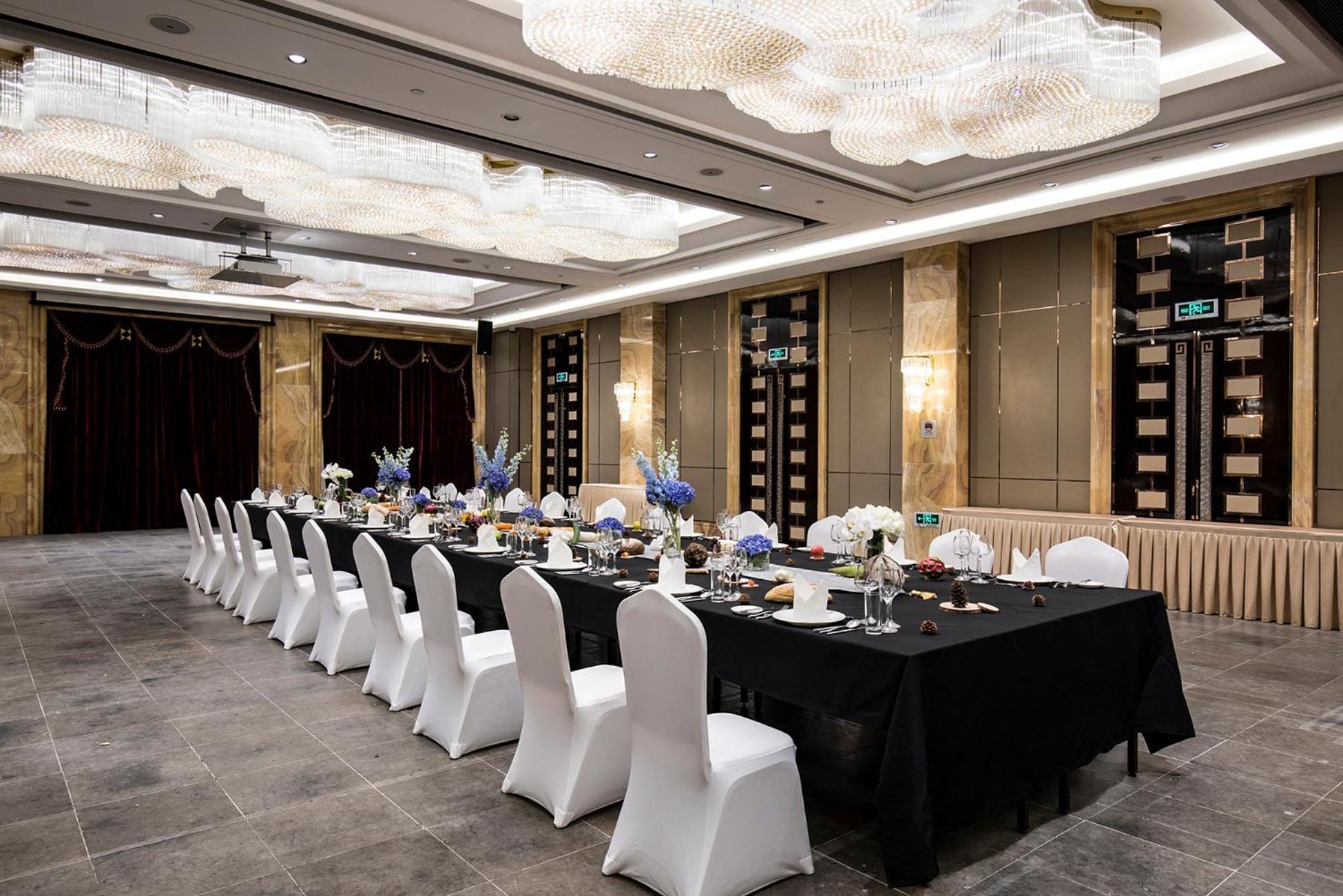 Royal Garden Hotel Shanghai-Free Shuttle To And From Disney & Pvg & Close Metro Line2 Easy To Sha New Expo Xangai Exterior foto