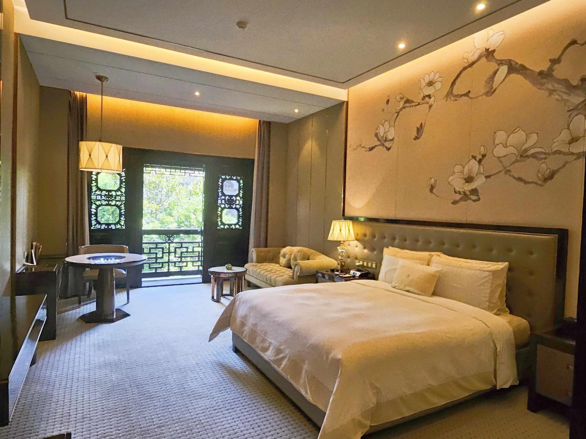 Royal Garden Hotel Shanghai-Free Shuttle To And From Disney & Pvg & Close Metro Line2 Easy To Sha New Expo Xangai Exterior foto