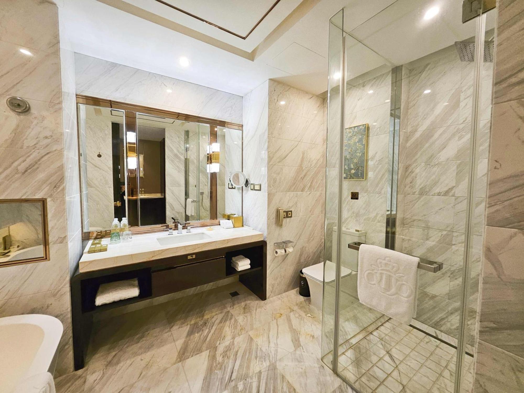 Royal Garden Hotel Shanghai-Free Shuttle To And From Disney & Pvg & Close Metro Line2 Easy To Sha New Expo Xangai Exterior foto