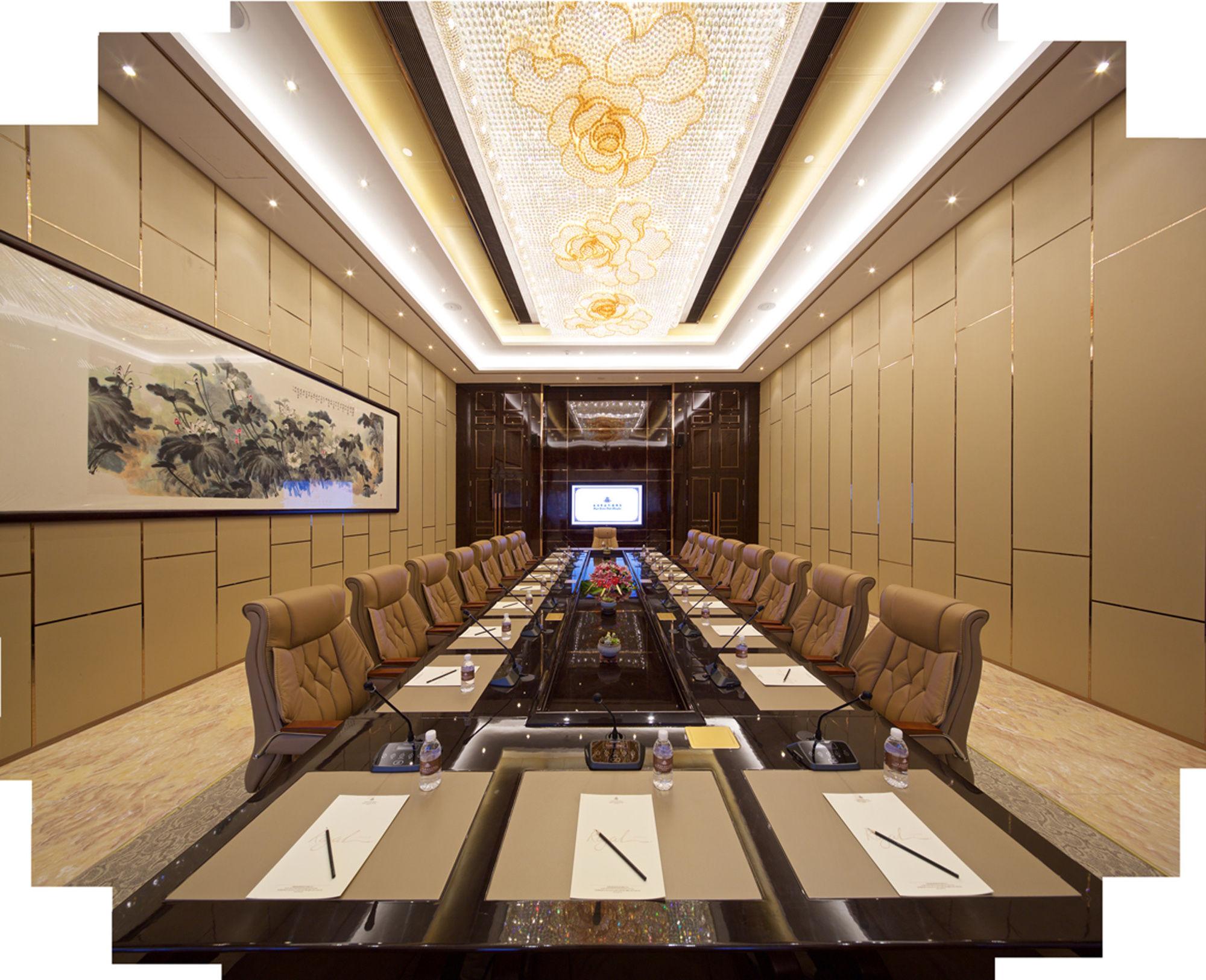 Royal Garden Hotel Shanghai-Free Shuttle To And From Disney & Pvg & Close Metro Line2 Easy To Sha New Expo Xangai Exterior foto
