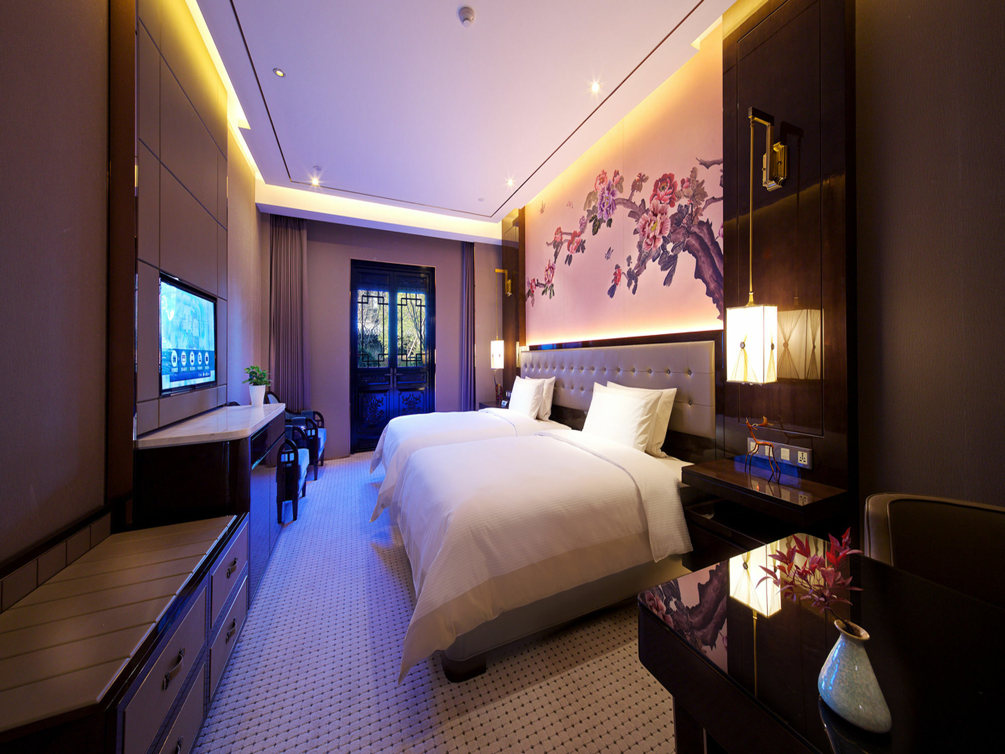 Royal Garden Hotel Shanghai-Free Shuttle To And From Disney & Pvg & Close Metro Line2 Easy To Sha New Expo Xangai Exterior foto