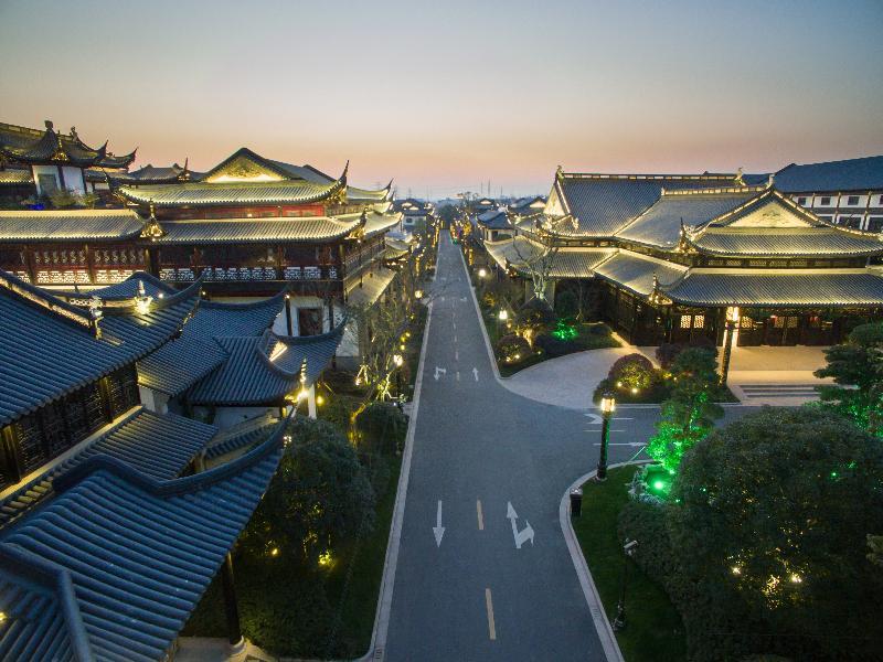 Royal Garden Hotel Shanghai-Free Shuttle To And From Disney & Pvg & Close Metro Line2 Easy To Sha New Expo Xangai Exterior foto