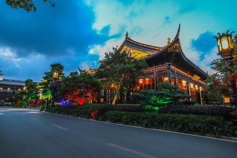 Royal Garden Hotel Shanghai-Free Shuttle To And From Disney & Pvg & Close Metro Line2 Easy To Sha New Expo Xangai Exterior foto